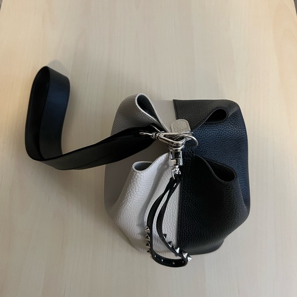 Find Kapoor bucket bag - Black & White - Picture 3 of 5